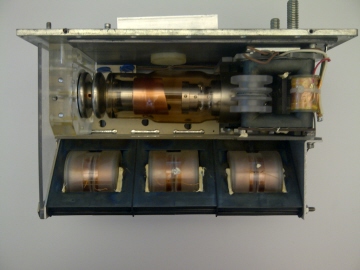 vue d'un gn monobloc RX ouvert, tube et son alim Haute Tension